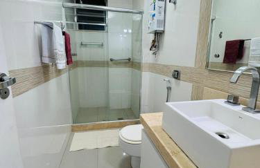 Lindo 3 quartos a 6 minutos da praia de Copacabana - Foto 9