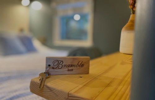 Cornwall Shepherds Hut - Hot Tub & Cosy Log Burner - Photo 2