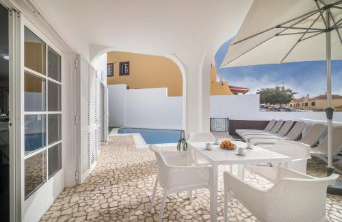 BEAUTIFUL VILLA - 4 bedrooms, heated pool, 2 priv car park places, fibre net, PS5, tv channels - Foto 9