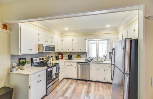 Lovely Westerley Home with Yard and Grill! - Foto 9