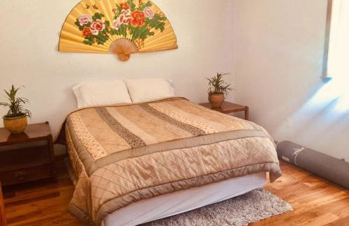 A Lovely Cabin House at Way Woods Retreat with Outdoor Hot Tub! - By Sacred Hub MGMT - Foto 12