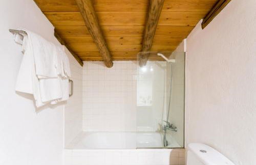 Antigua Panadería de Valdelarco, chimenea con horno 2 Hab 4 pers mas 2 max - Foto 26