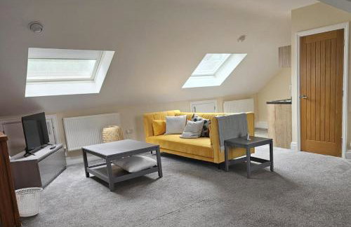 1 Bed Loft - Sleeps 2 - Parking - Wifi - Photo 2