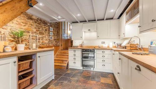 Pieman's Cottage - Pulborough, West Sussex Cottage - sunny courtyard - Foto 2, stove, dishwasher, pet friendly