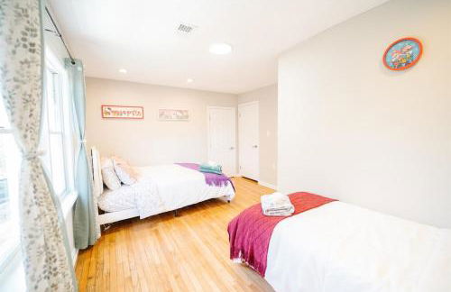 Spacious 5BR 2BA Free Parking Minutes to DC with Foosball - Photo 32