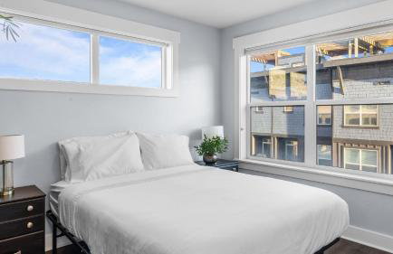 Rooftop Deck w Hot Tub Near Dining Ski Slopes The Lookout by AvantStay - Photo 17