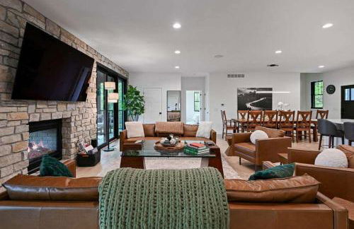 6BR Sand Valley Lodge with Hot Tub Bar & Putting Green - Foto 14