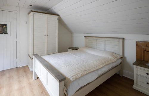 Lilly Lodge; nestled within the forest. - Foto 26