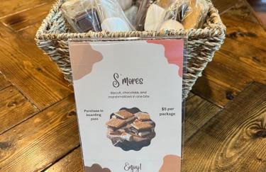 King Suite! Hot Tub, Arcade Games, L2 EV, Fire Pit, Kids Playset, Ping Pong, Dog Friendly - Foto 80