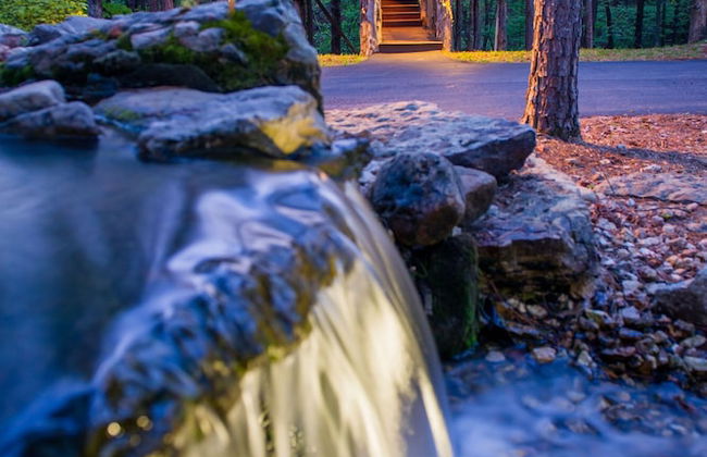 Eureka Springs Treehouses, Hobbit Caves & Castles - Photo 49