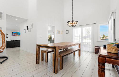 * Large Updated Waterfront Delta Manor Boat Dock * - Foto 14