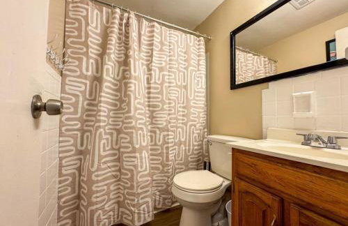 8 Large Apartments with 12 Bedrooms and Parking and WIFI - Foto 42