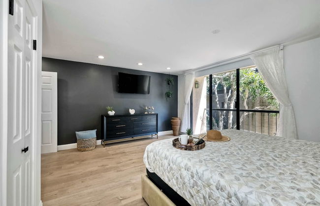 Solana Sunset Stunning Beachside Retreat for 4! - Photo 2