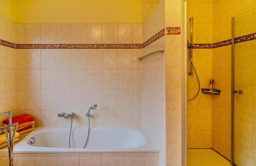 Mediterranes Flair mit Seeblick - Foto 19