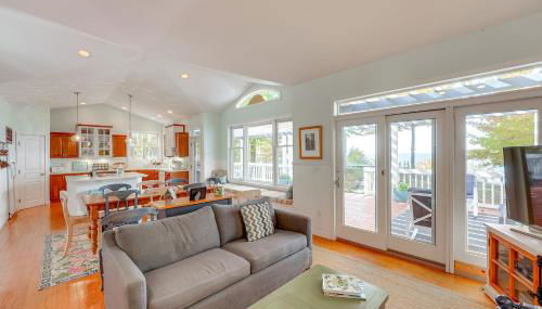 Cottage with Private Beach and Fire Pit in Manistee! - Foto 5