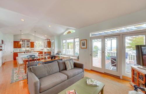 Cottage with Private Beach and Fire Pit in Manistee! - Foto 5