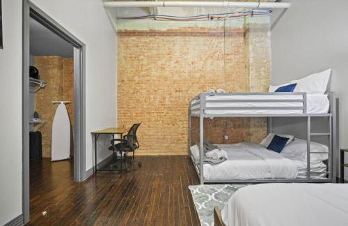 Stunning Downtown Apartment with Pool, Laundry, Parking - Foto 24