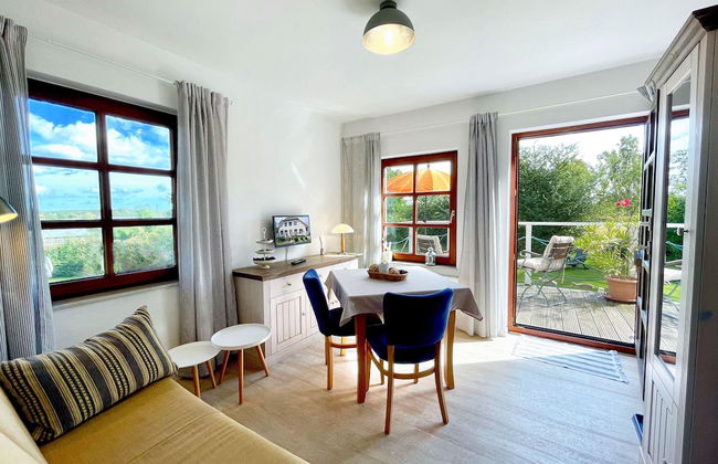 Aparthotel in Sellin with garden and terrace - Photo 1