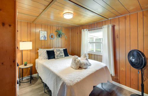 Waterfront Royal Home with Dock and Patio! - Foto 16