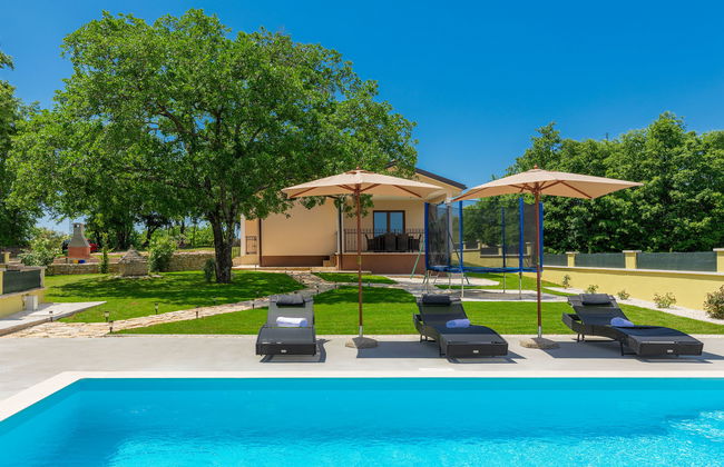 Villa Aniva - Foto 1