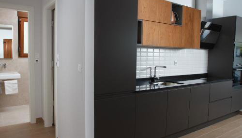 Luxury Poolside Villa - Photo 4