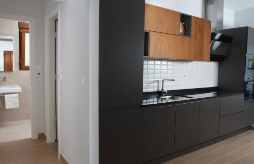 Luxury Poolside Villa - Photo 4