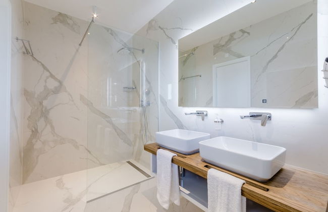 Luxury Villa Luna with Swimming Pool - Photo 15