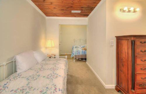 Beach Lovin/sleeps 10/2 blocks to beach/pets ok - Foto 4