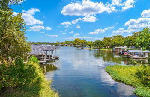 Pet-Friendly Lake LBJ Retreat with Deck and Hot Tub! - Foto 28