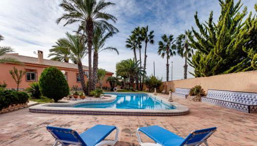 Charming Villa in Torrevieja with Private Pool - Foto 3