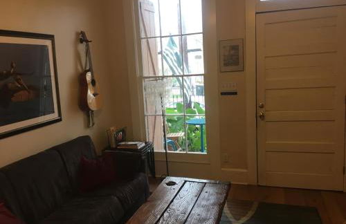 Near bustling Magazine St with bikes - Foto 16