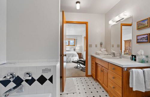 Blue Skies and Cherry Pies by Simple Life Rentals - Foto 26