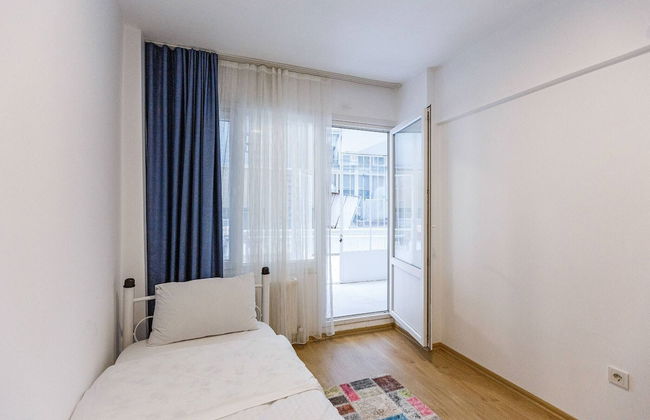 Charming Kadıköy Apartment With City Views - Photo 4