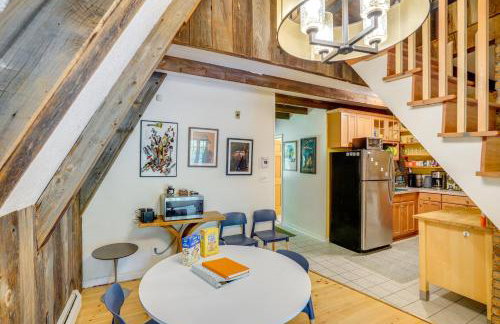 A-Frame Cabin with Furnished Deck in Becket! - Foto 9