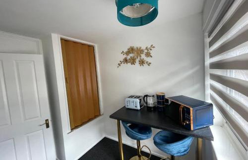 Large Stylish 2 Bedroom Apartment Stevenage Sleep 6 - Foto 15