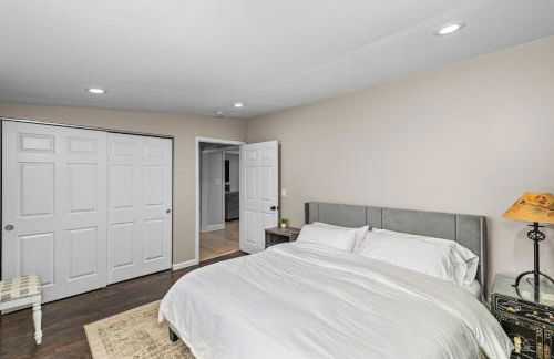 Imperial Porch Haven Cozy Fire Pit Fenced Yard - Foto 51