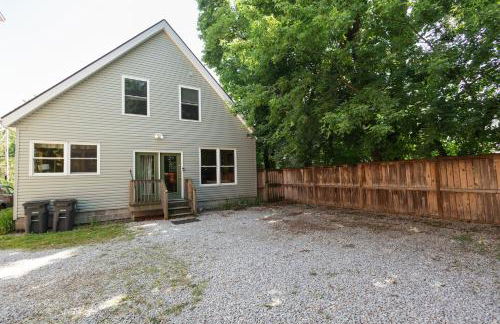 Home STEPS from Oberlin - Foto 3