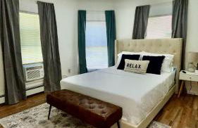 Spacious 4BR home w 2BA, a workspace & king bed! - Foto 58