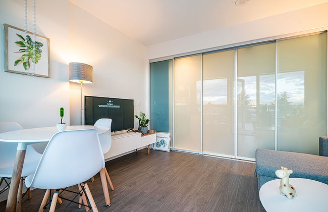 Charming Oasis Close to Airport & Downtown - Photo 13