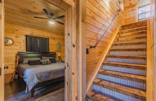 Cozy Cabin Retreat w/ Hot Tub & Nature Views - Foto 6