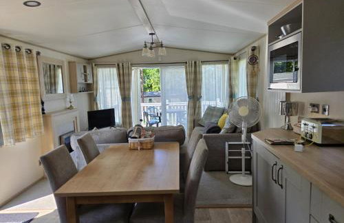 luxury new 3 bed caravan with stunning sea view on private beach in Thorness bay - Foto 7
