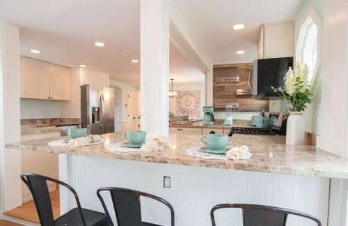 Stellar Home with Hot Tub & Movie Room - Foto 13