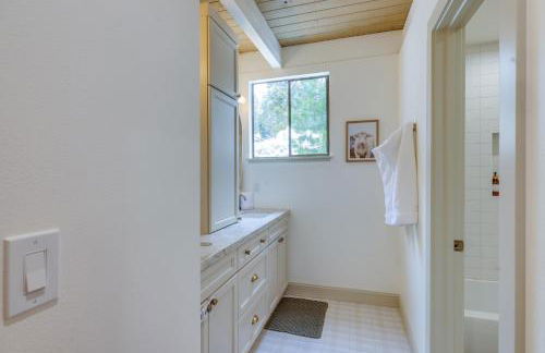 8 Mi to Northstar Slopes Tahoe Gem with Fireplace - Foto 14