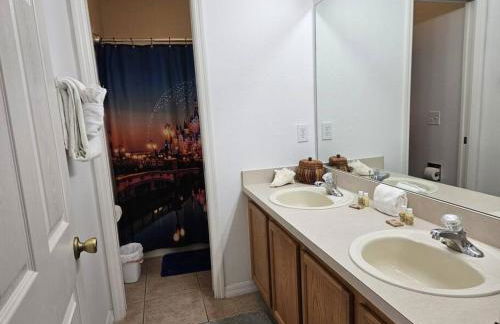 Discover the Deep Blue with Finding Nemo House - Foto 11