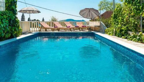 Villa Mia -Three-Bedroom Villa with Swimming Pool - Photo 2