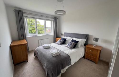 Modern 2 Bedroom Flat in Quiet Village w/ Ensuite - Foto 1