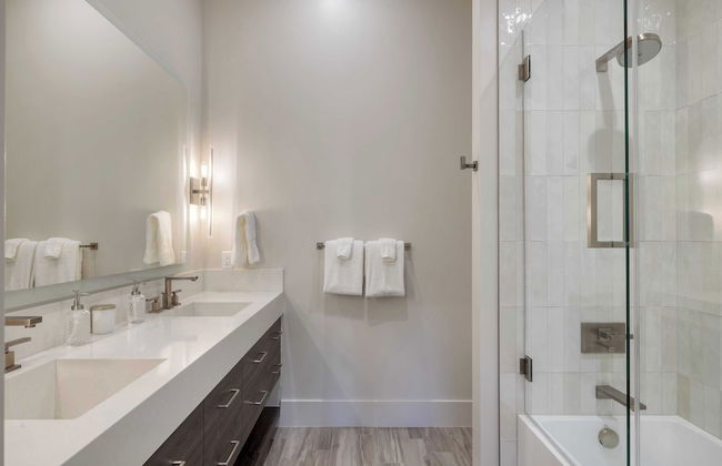 Reflection by Avantstay Sleeps 18 + Lake Views Hot Tub + Game Room - Foto 38