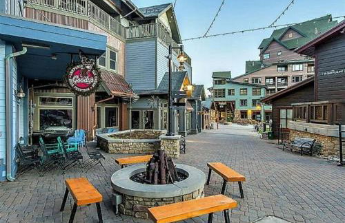 Ski-In / Ski-Out 1 Bedroom Condo base of WP Resort - Foto 22