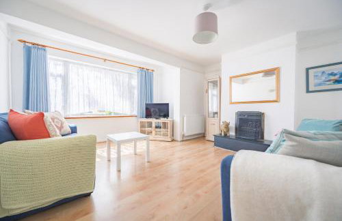 Cambridge North 3 Bedroom Family Home, Spacious Garden, BBQ & Parking - Foto 1