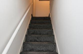 Cheerful 4-bedroom home in Sheffield - Photo 5